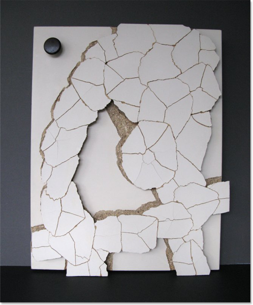 ohne Titel (Der Balken I) I Relief mit Gegenstück I Brechung I beschichtete Holzspanplatte I 64 x 52 x 4,5 cm I 2009